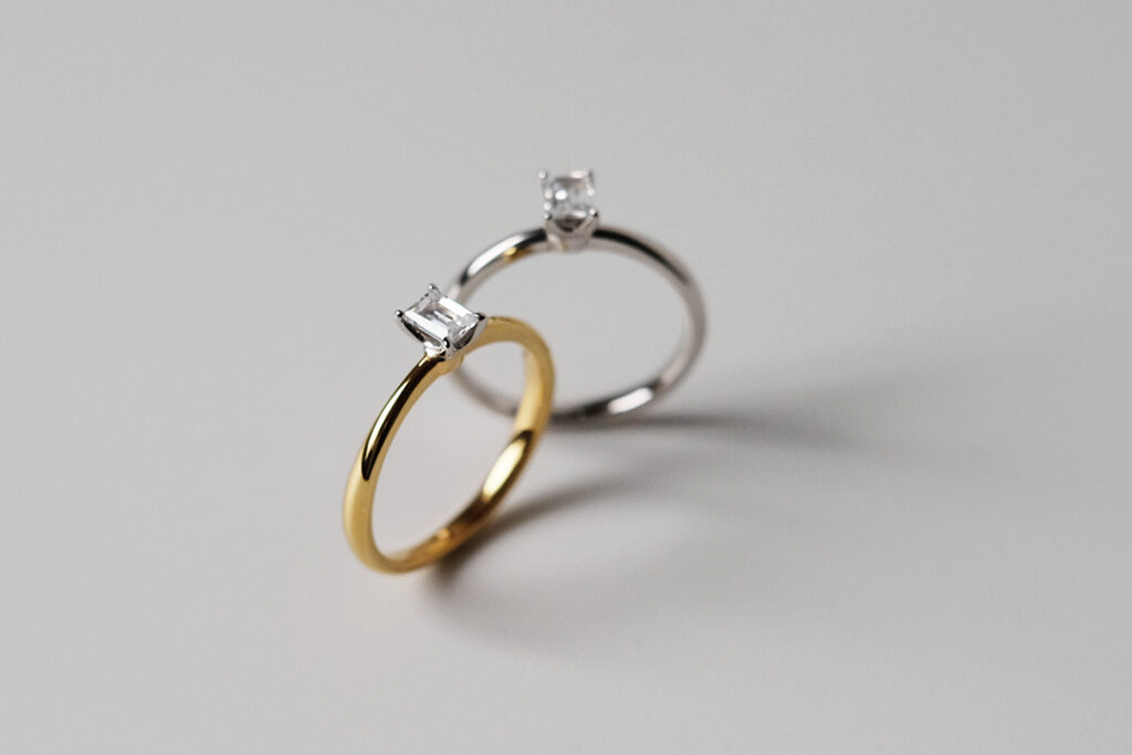 バゲットカットダイヤモンドの婚約指輪