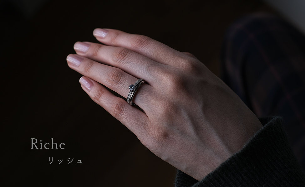 ダイヤモンドとミルグレインの婚約指輪